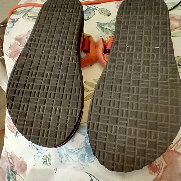 Sandals - Picture 4 of 4